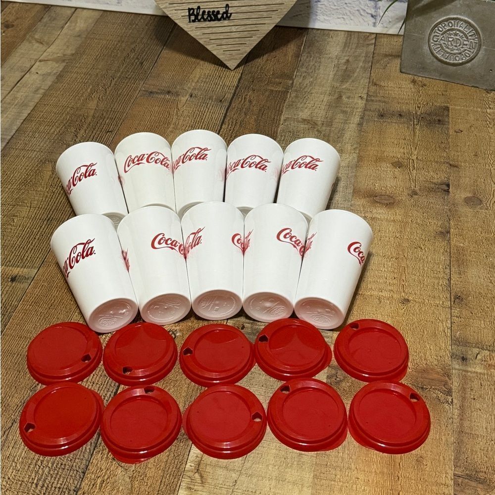 10 Vintage Coca-Cola Classic USA Whirly‎ Plastic Cups With Lids